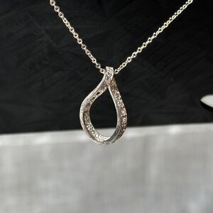 20" Elegant Silver Tone Teardrop Necklace 20" length Twist Tear Drop Design NWOT